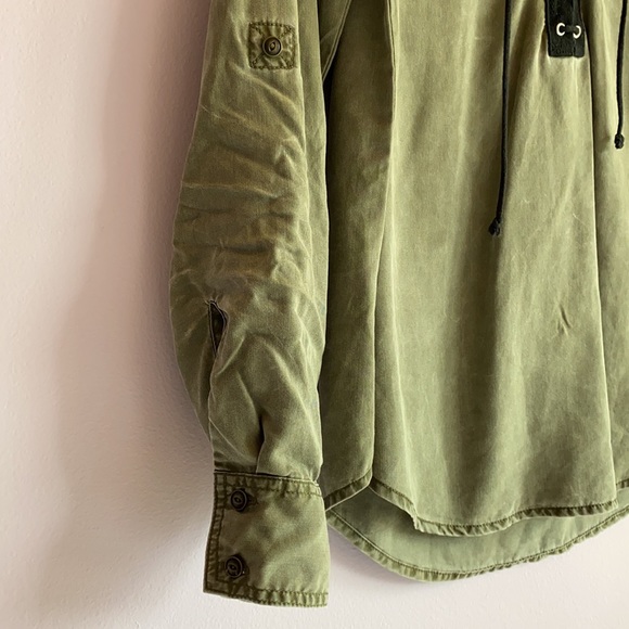 Express V-neck Shirt in Green - Picture 10 of 10